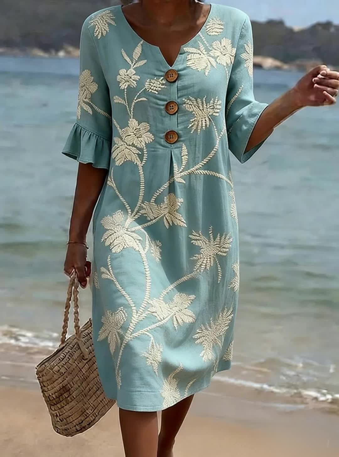 Vestido casual de mujer con estampado floral.